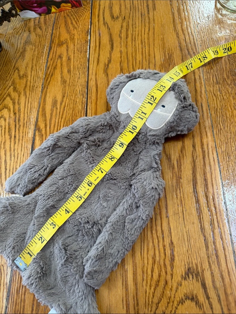 Slumberkins Yeti Bigfoot snugly. Approximately 14”. Good condition.
